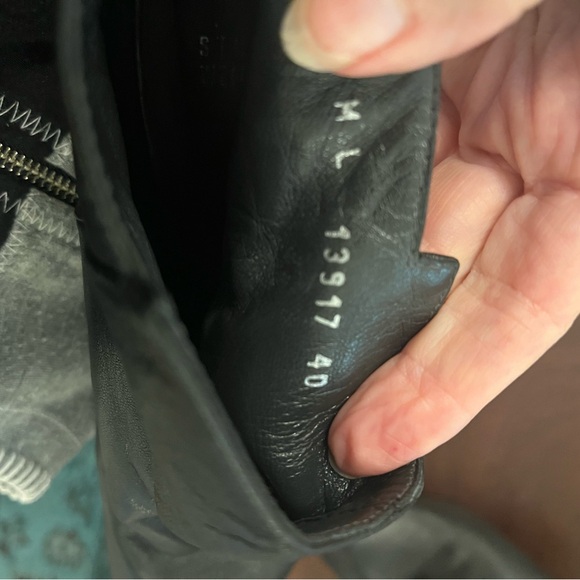 Stuart Weitzman Black Heeled Boots Sleek Design - Picture 3 of 4